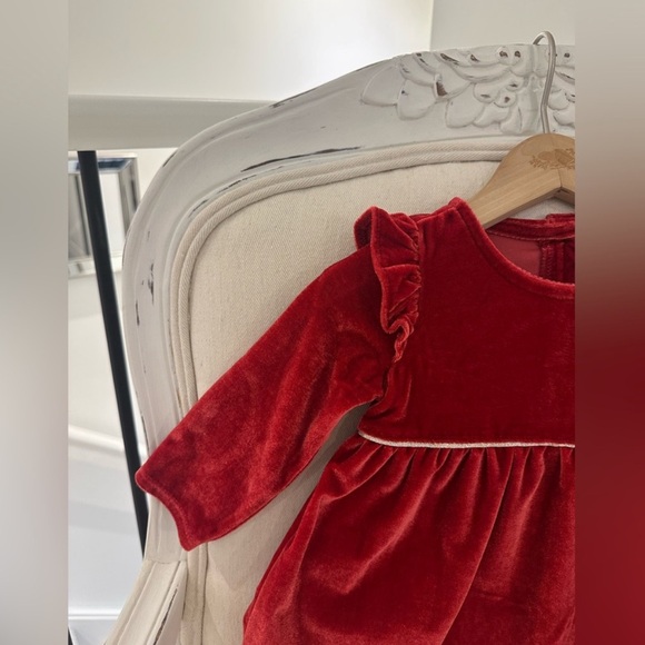 ❤️ Oshkosh 9 mth Soft Red Velvet Baby Dress NWT - Picture 4 of 6